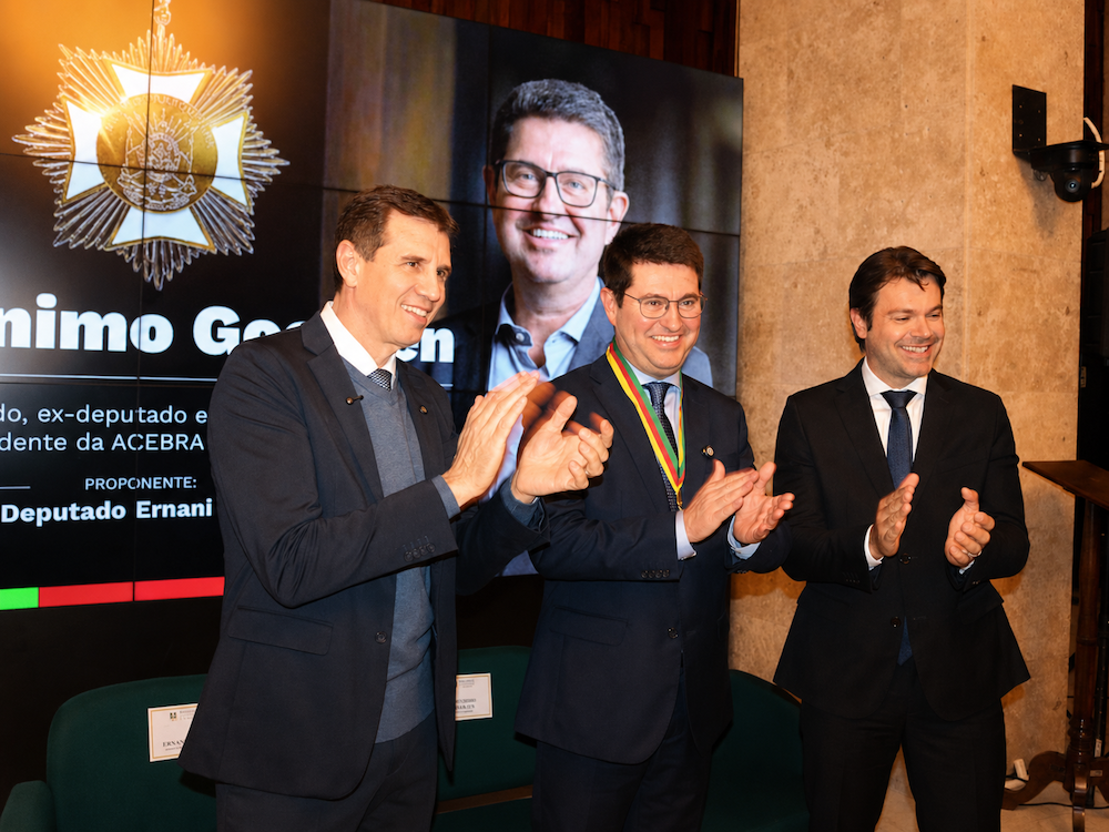 Solenidade de entrega da Medalha do Mérito Farroupilha a Jerônimo Goergen na Assembleia Legislativa do RS